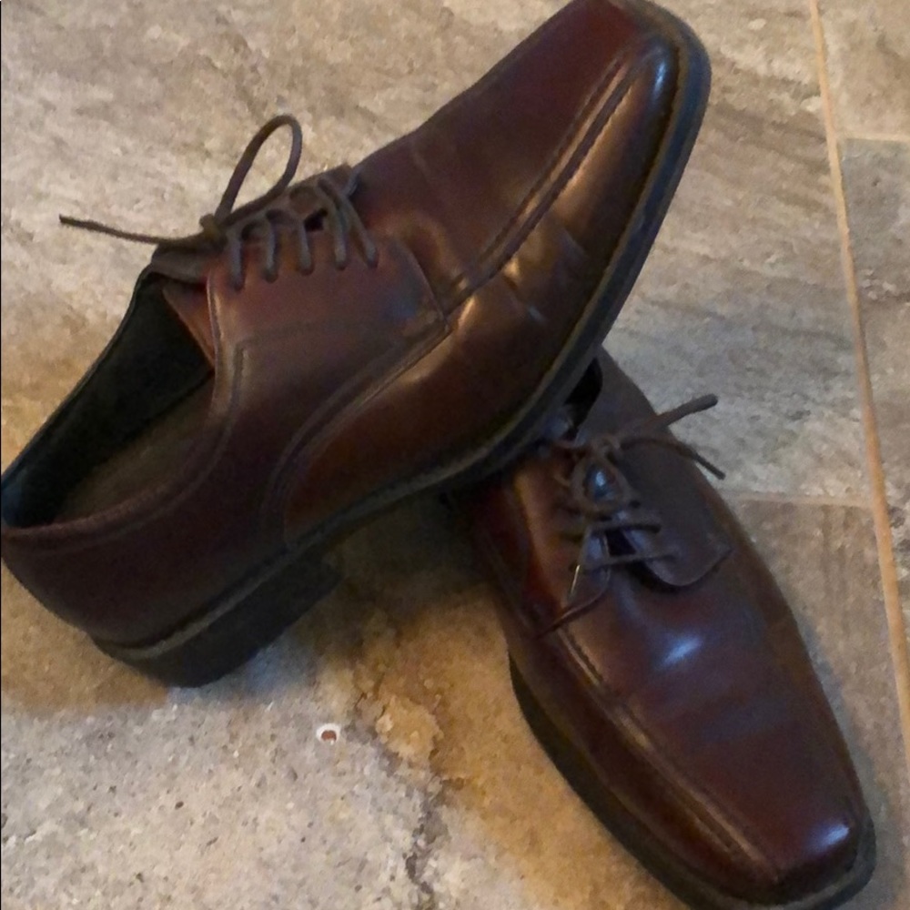 Men’s Liz Claiborne dress shoe. Wore once. Size 8.